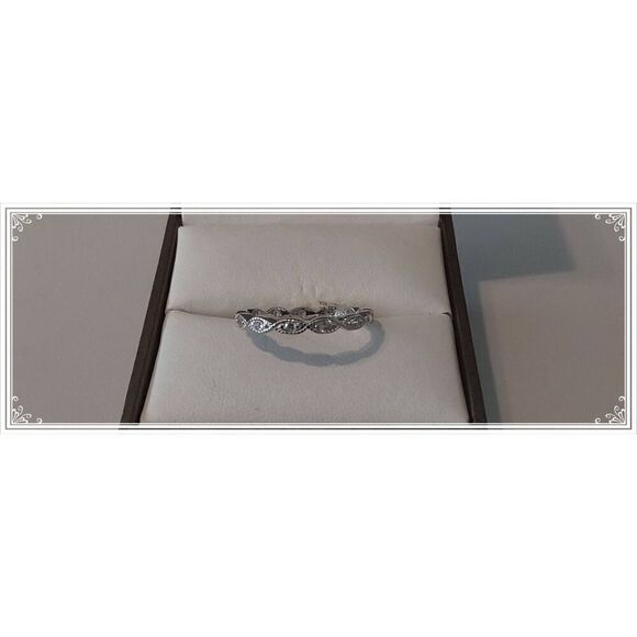Beautiful Scalloped Design 1/3 Ct. Diamond Simulant Eternity Band Ring Sz 8 - Picture 1 of 4